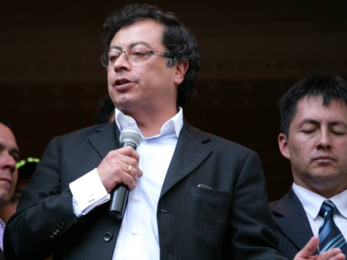 "Contraloría busca impedirle a Petro ejercer como candidato a la presidencia": exfuncionario