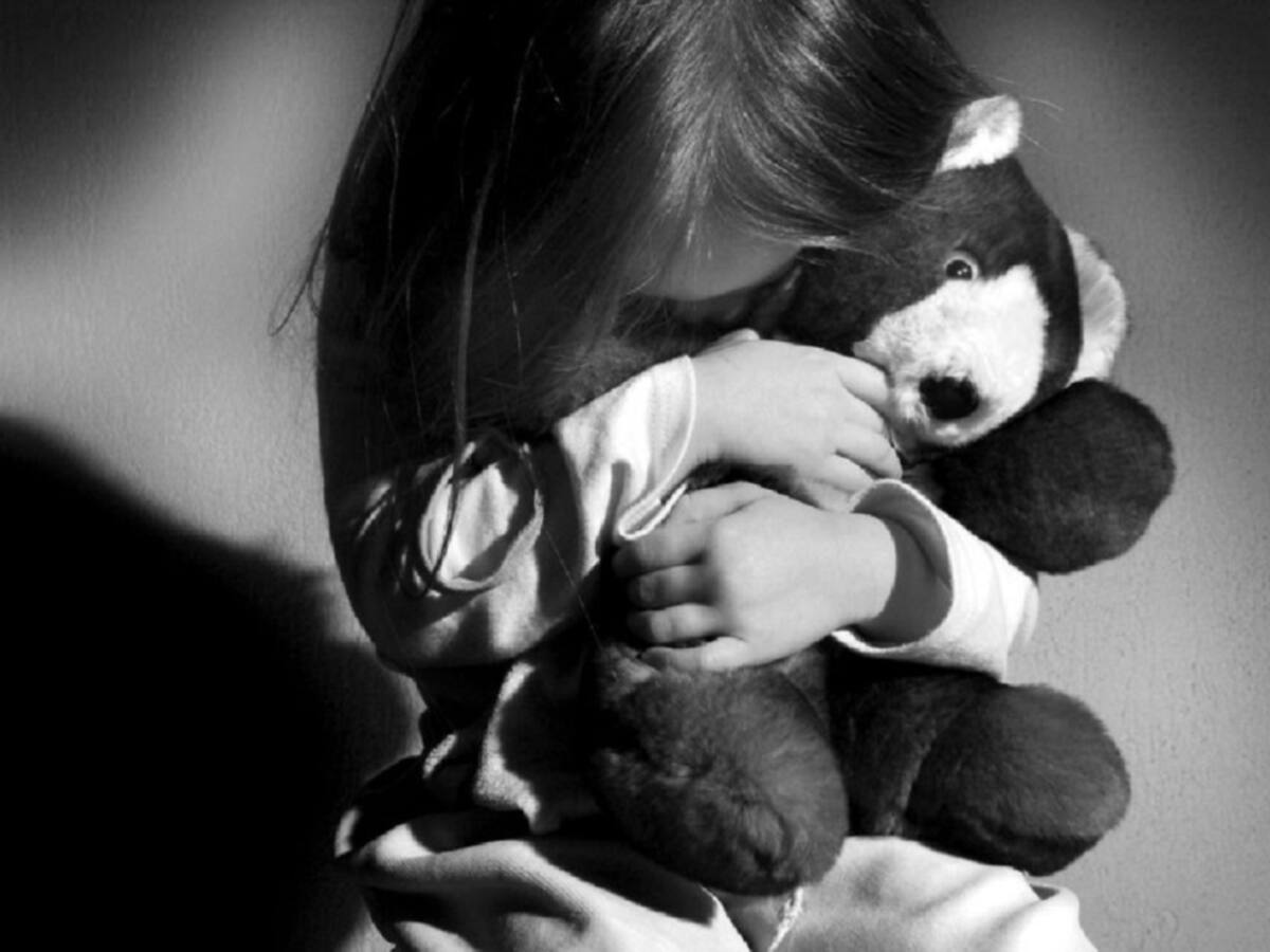Adolescente habría abusado de menor en plantel educativo