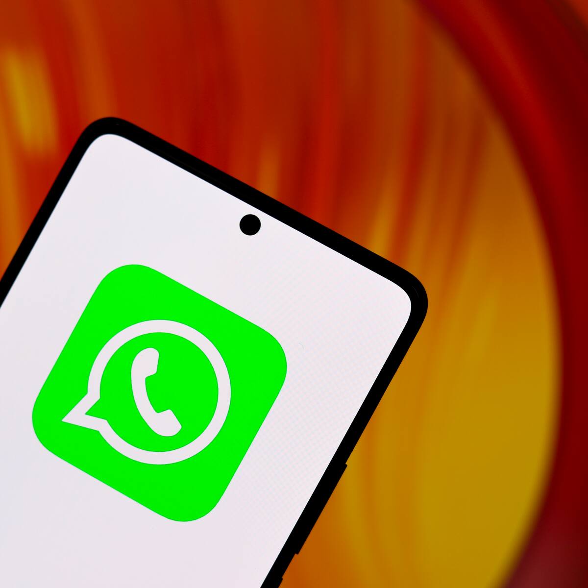 ESET alerta sobre nuevas estafas en WhatsApp y Telegram prometiendo dinero fácil