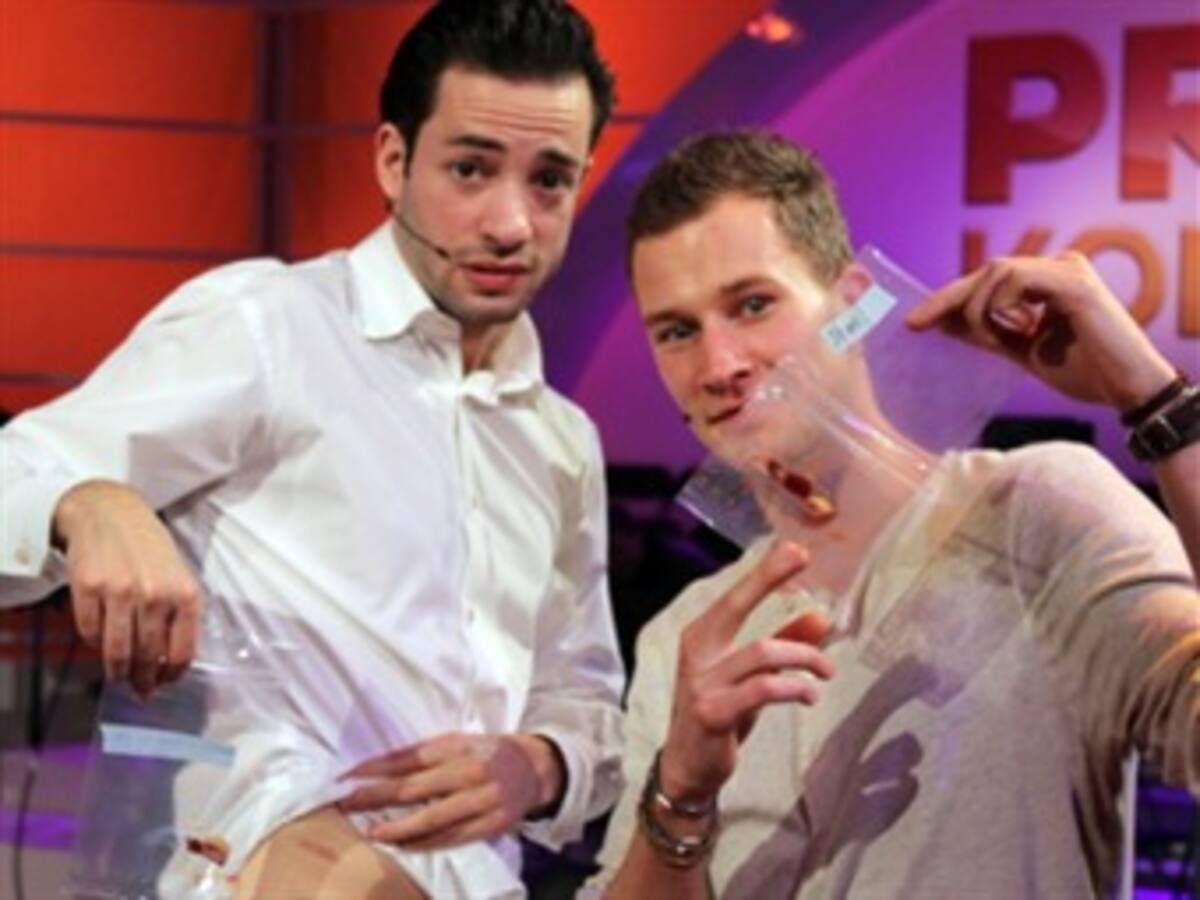 Dos presentadores 'caníbales' comerán un trozo de su propia carne en Holanda
