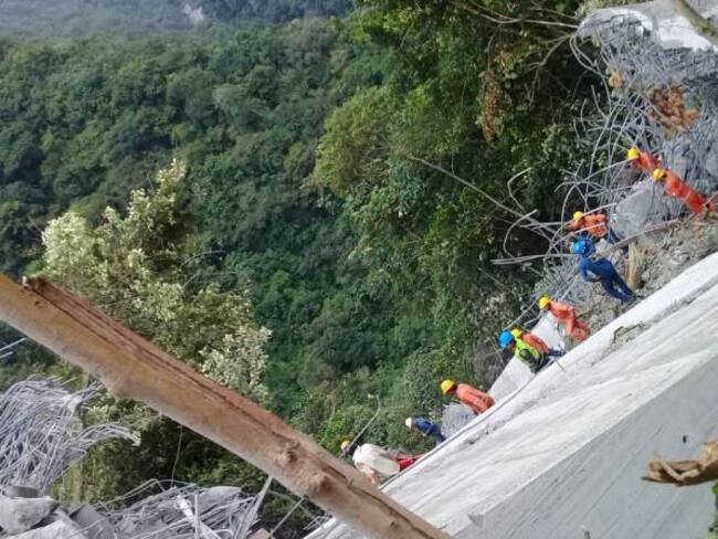 Fuerte tormenta provocó el colapso de un puente en zona Esmeraldera de Boyacá