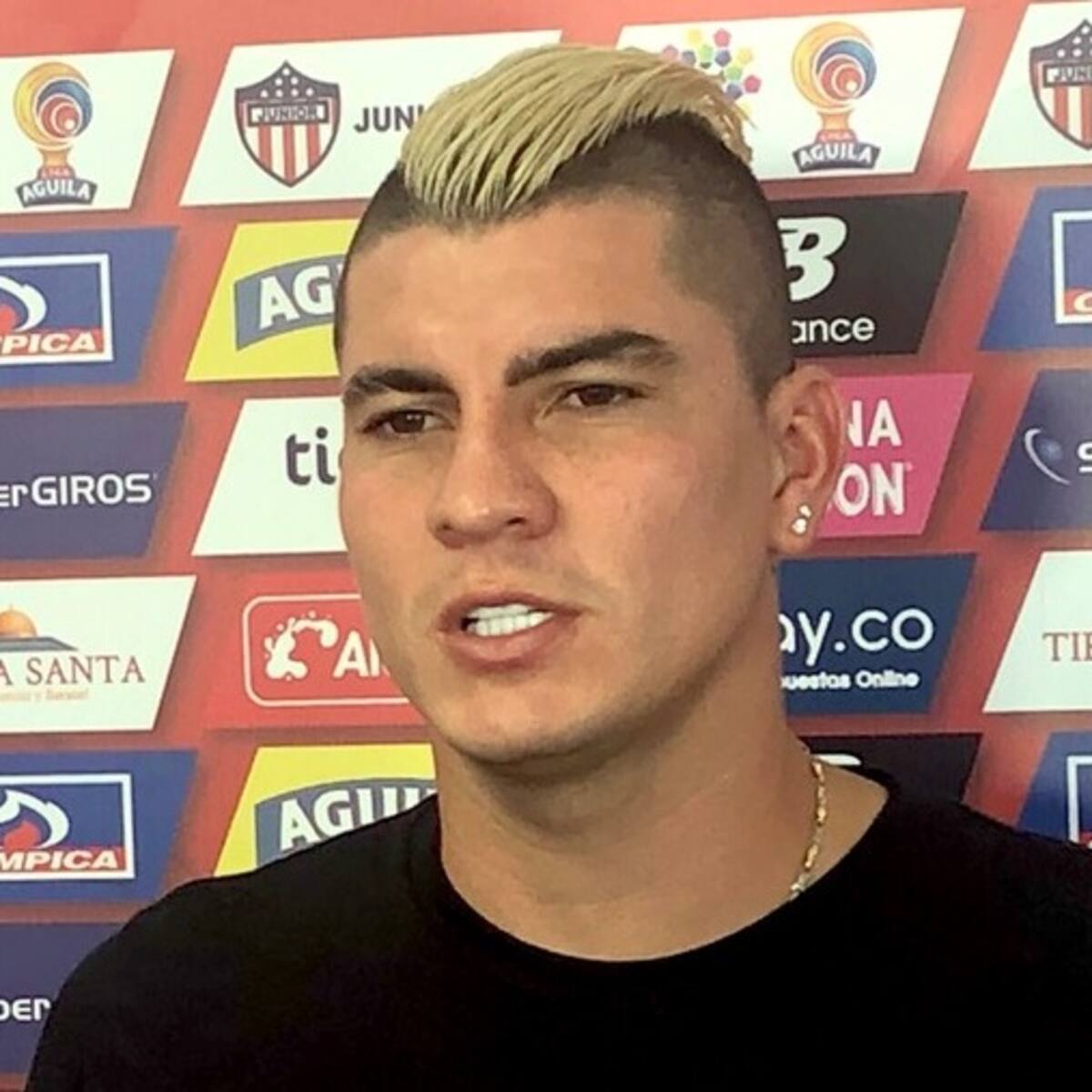 Michael Rangel se fue de frente contra Julio Comesaña ¿Hubo maltrato en Junior?