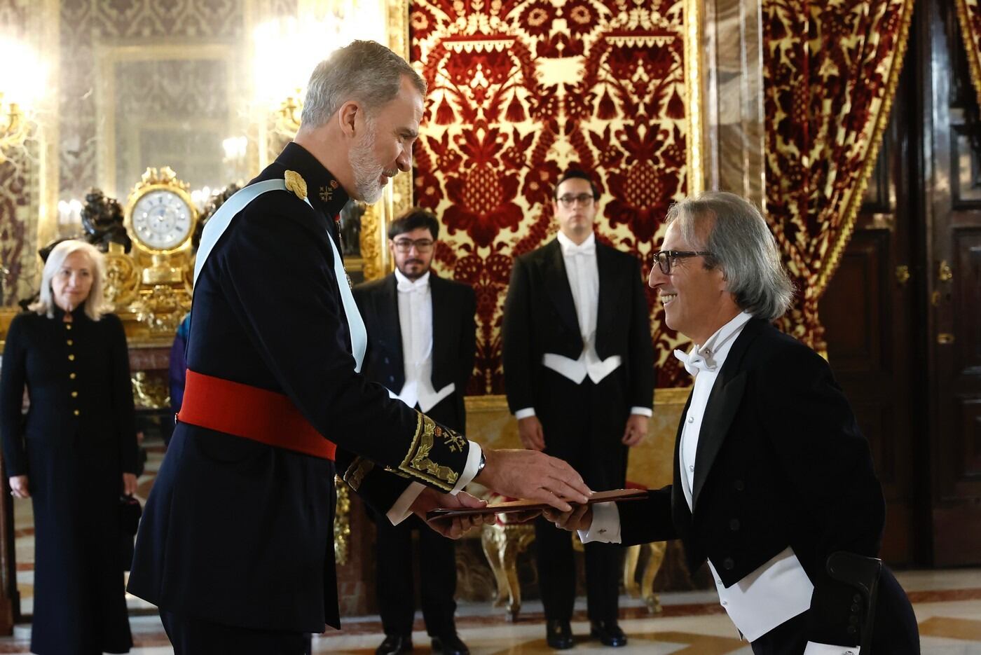 Rey Felipe VI de España  y Eduardo Ávila Navarrete. Foto: Casa de S.M. el Rey