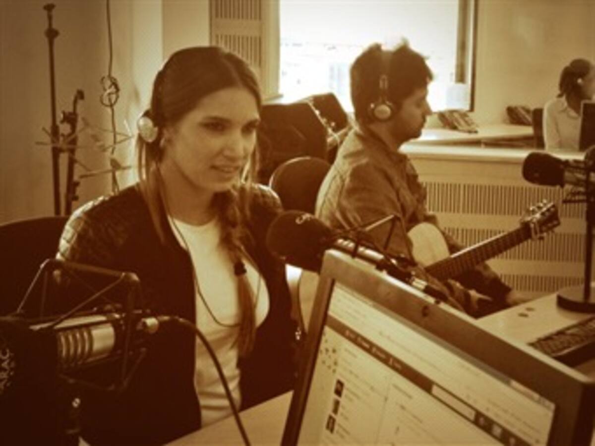 En Caracol Radio la cantante española India Martínez.