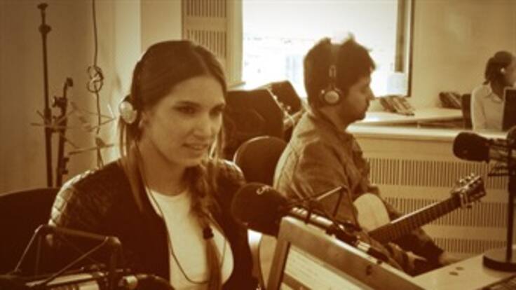 En Caracol Radio la cantante española India Martínez.