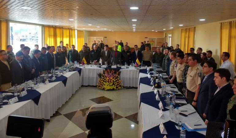 Con un minuto de silencio por la muerte de los uniformados ecuatorianos caídos en defensa de la seguridad de esta nación, inició encuentro binacional en Tulcan.