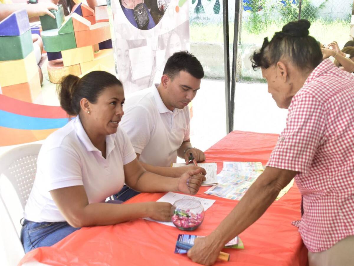 Servicios del PES Pedro Romero este viernes en el barrio 9 de abril