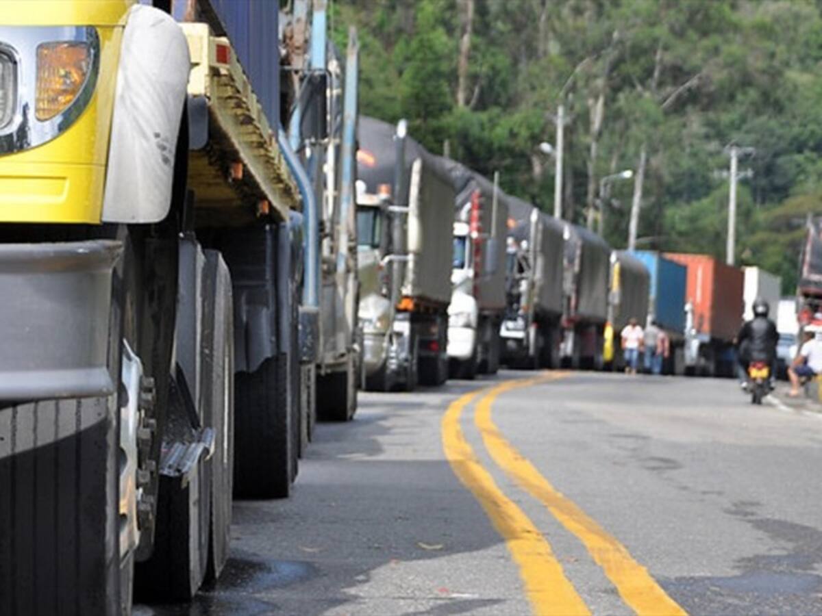 Camioneros rechazan ampliación de horario de restricción de camiones en Chía