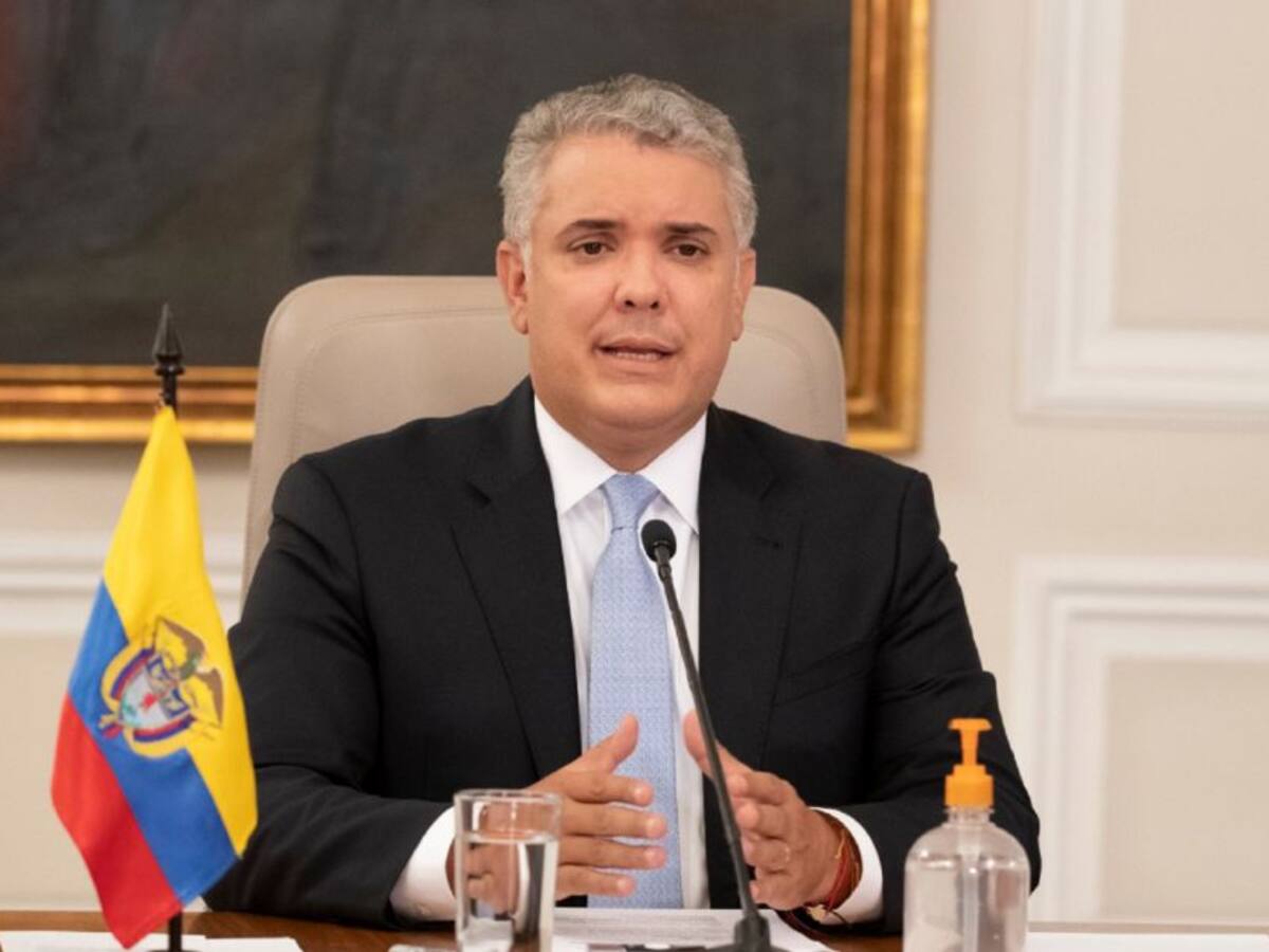 Duque sale al paso a críticas y pide no hacer politiquería con las vacunas