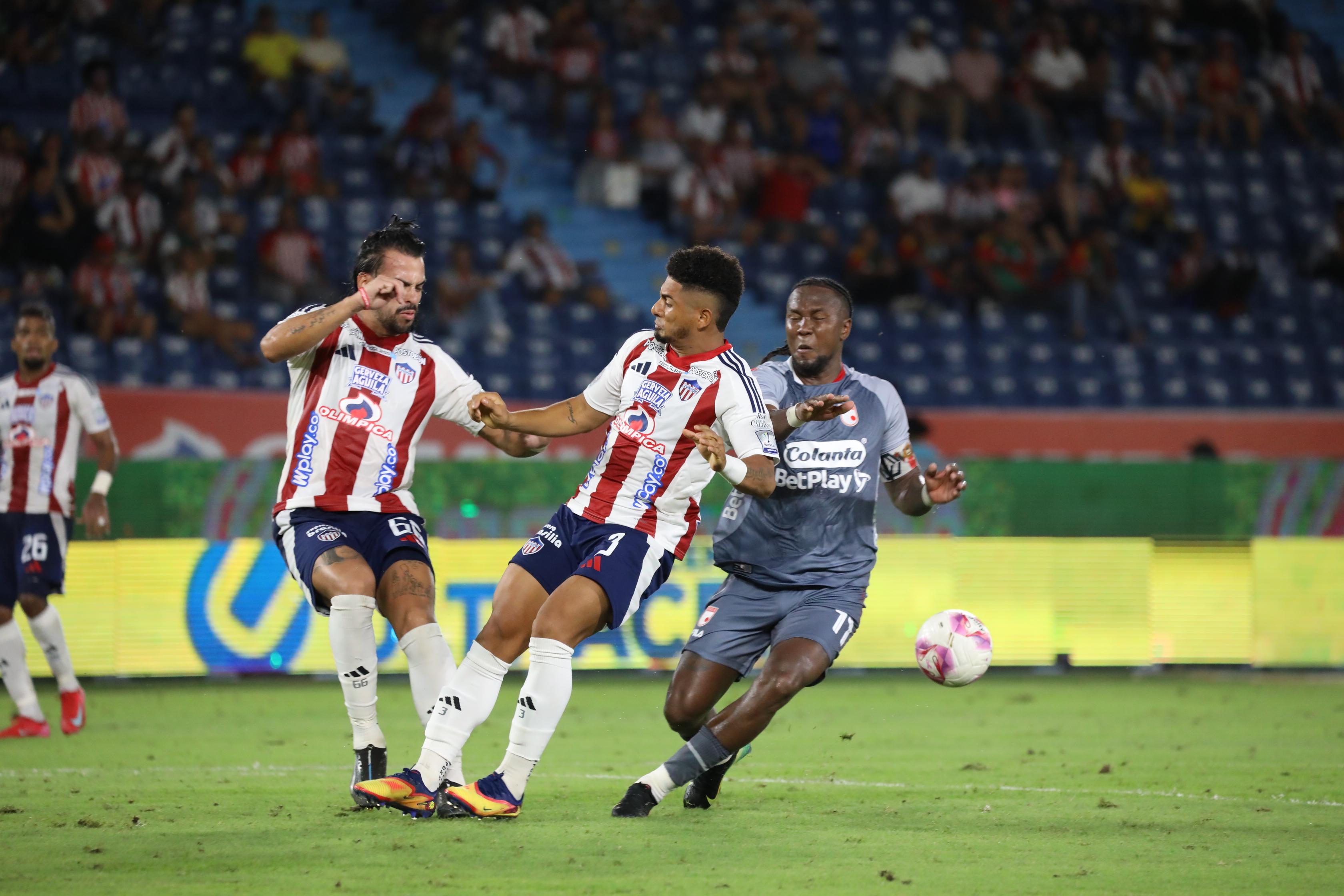 Junior y Santa Fe definirán el primer título del 2026 en el fútbol colombiano / Colprensa.