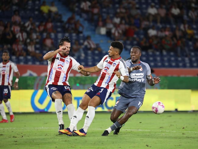 Junior y Santa Fe definirán el primer título del 2026 en el fútbol colombiano / Colprensa.