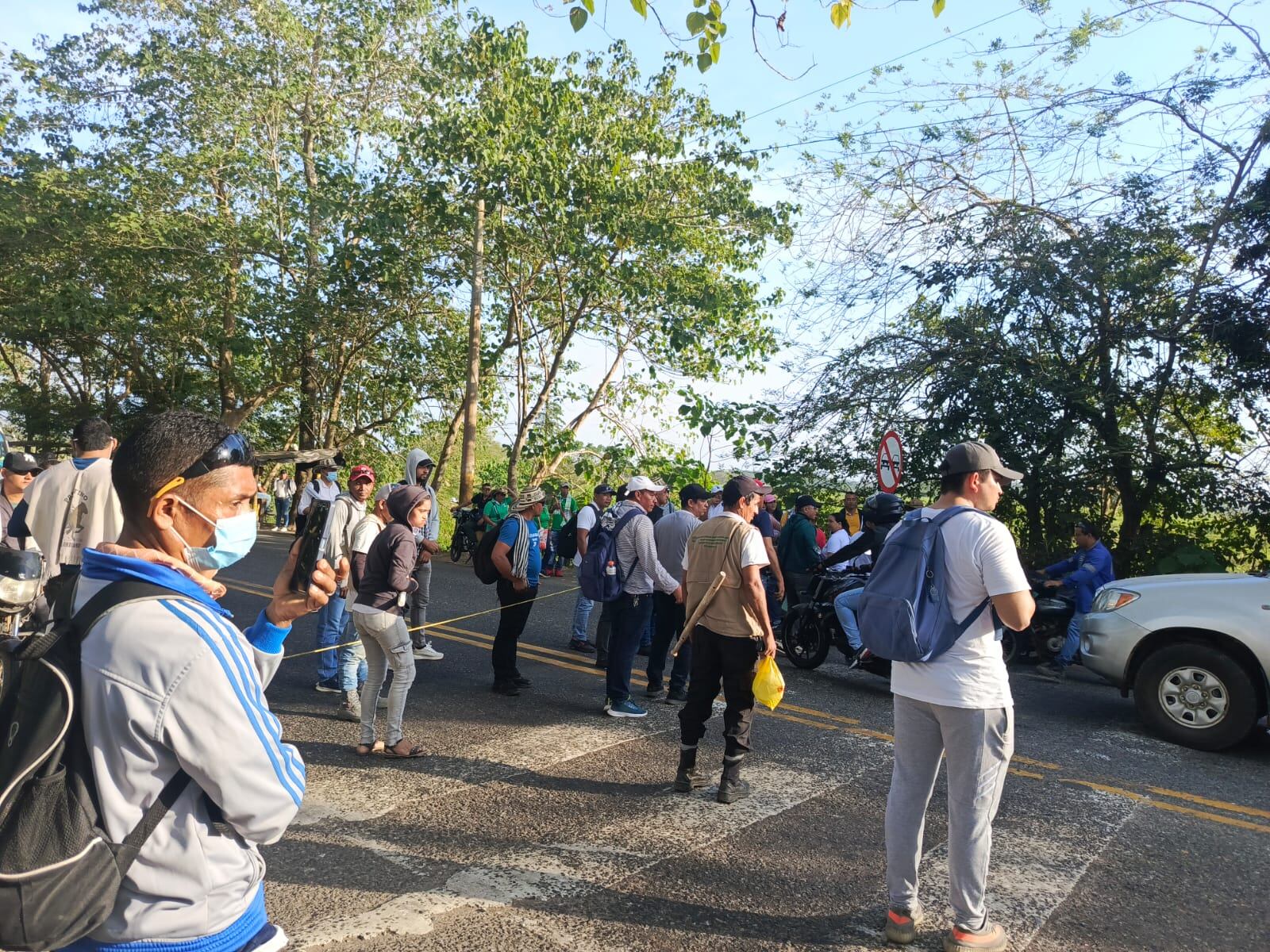 Comunidades ocupan terrenos de Cerro Matoso.