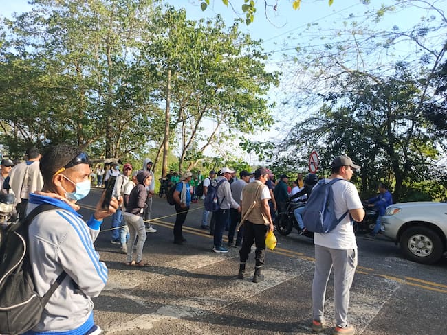 Comunidades ocupan terrenos de Cerro Matoso.