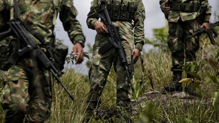 Miembros del Ejército enfrentarían destitución por cuestionar a contratista