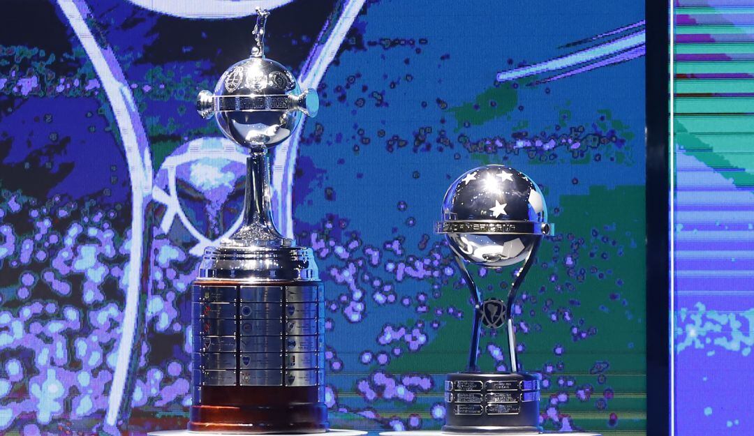Trofeos Copa Libertadores y Copa Sudamericana