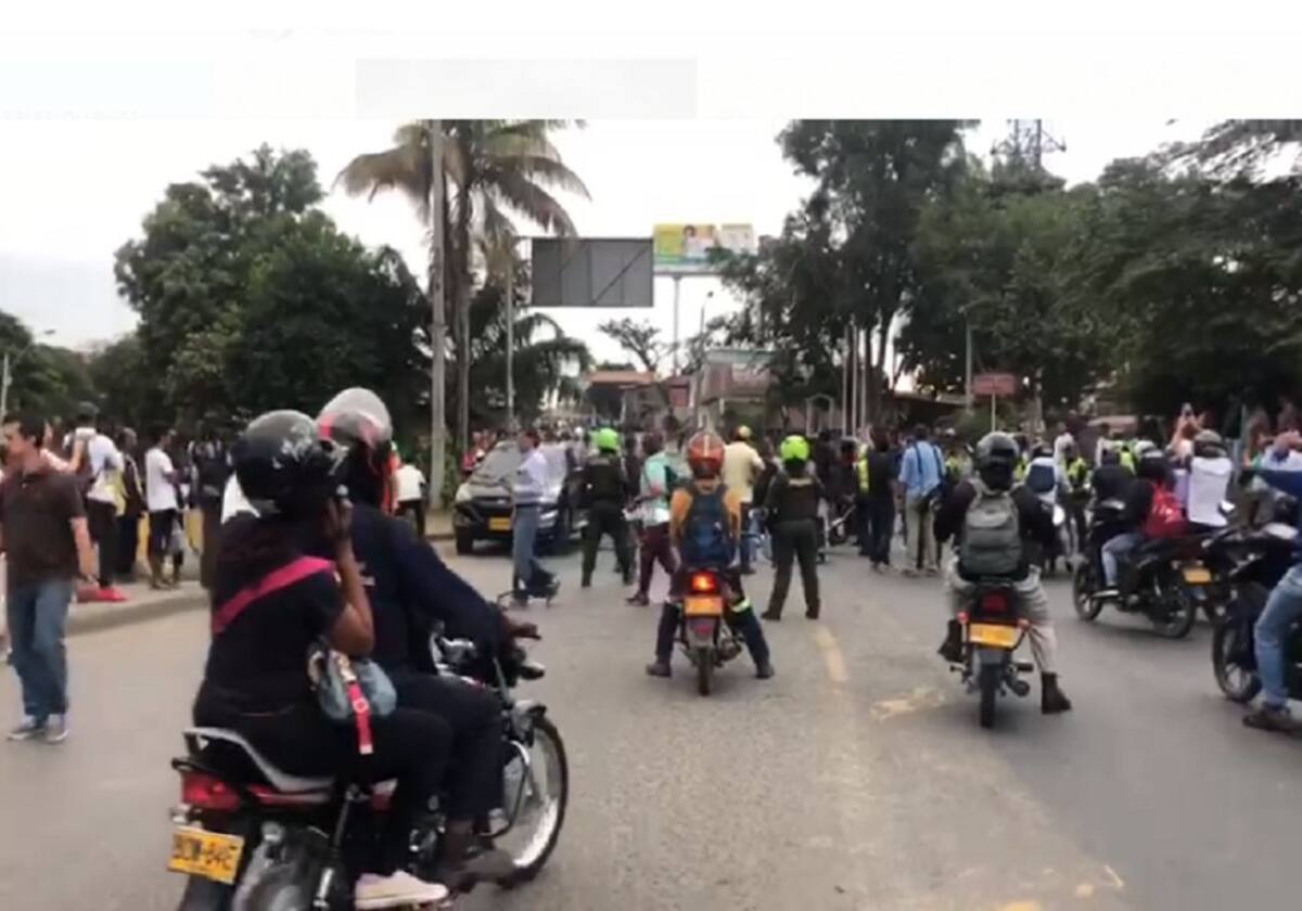 Puente de Juanchito, bloqueo en la entrada y salida