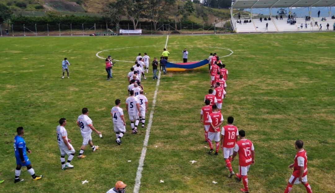 El primer encuentro entre exjugadores de Independiente Santa Fe y la selección Cundinamarca en el estadio Juan Tafur