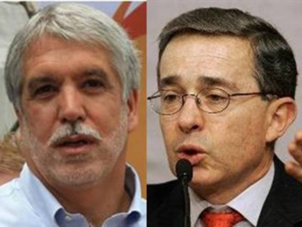 Peñalosa encabeza encuesta a la Alcaldía, pero si Uribe no es candidato
