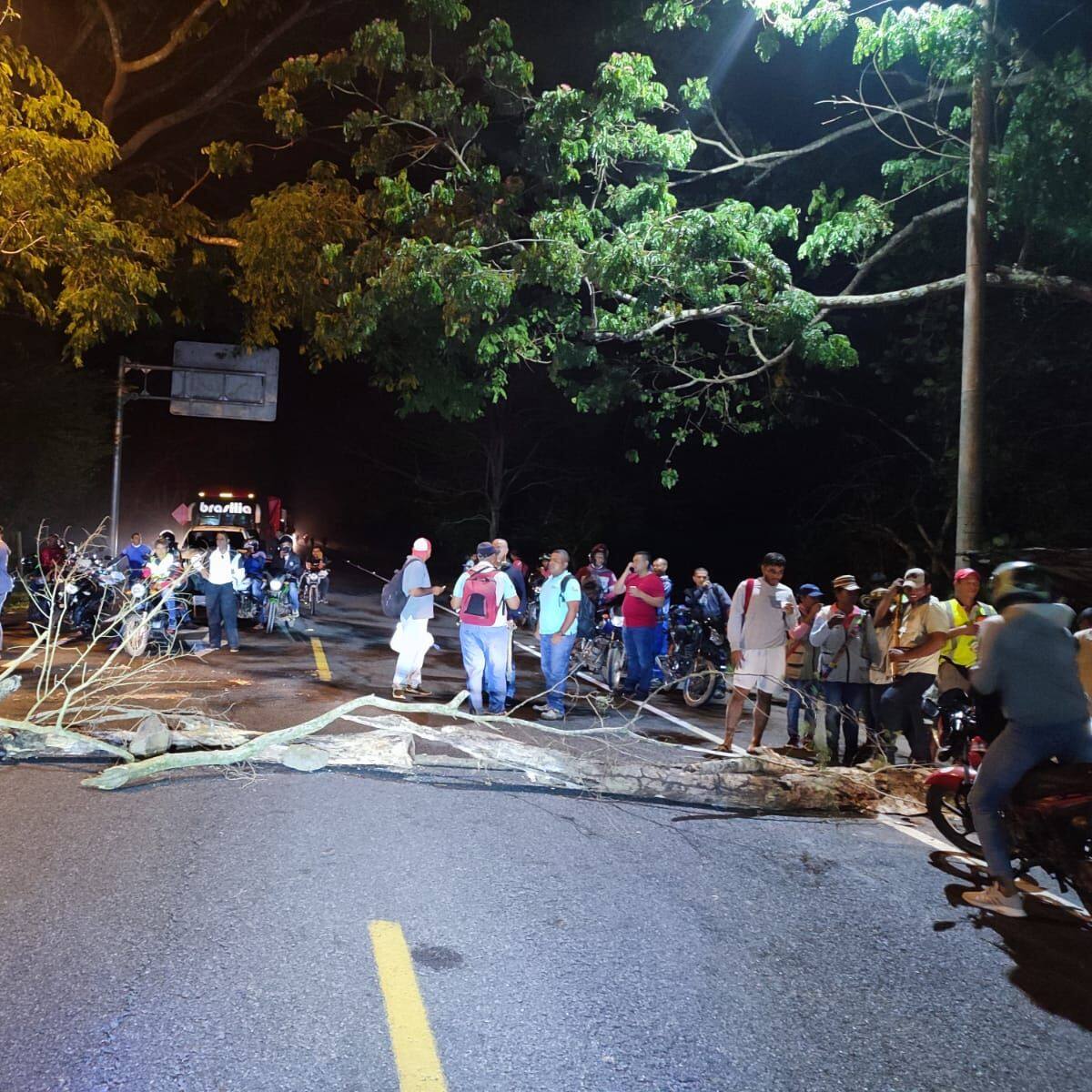 Por mal estado de la vía Necoclí Montería, hay bloqueos en la vía