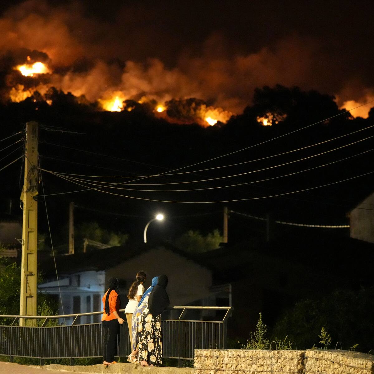 Ascienden a 220.000 los evacuados por el fuego en Gironda (Francia), con 42.000 hectáreas quemadas