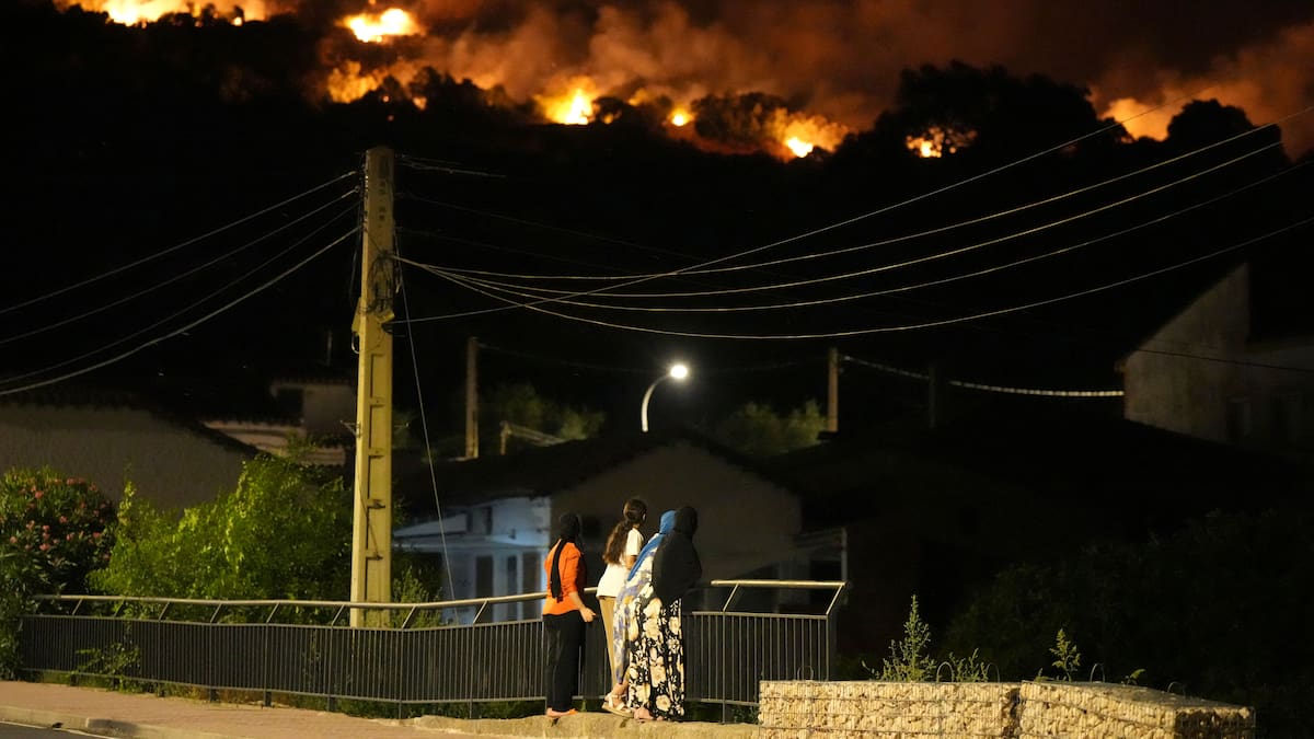 Casi 270.000 personas son evacuadas por los incendios que arrasan España y Francia