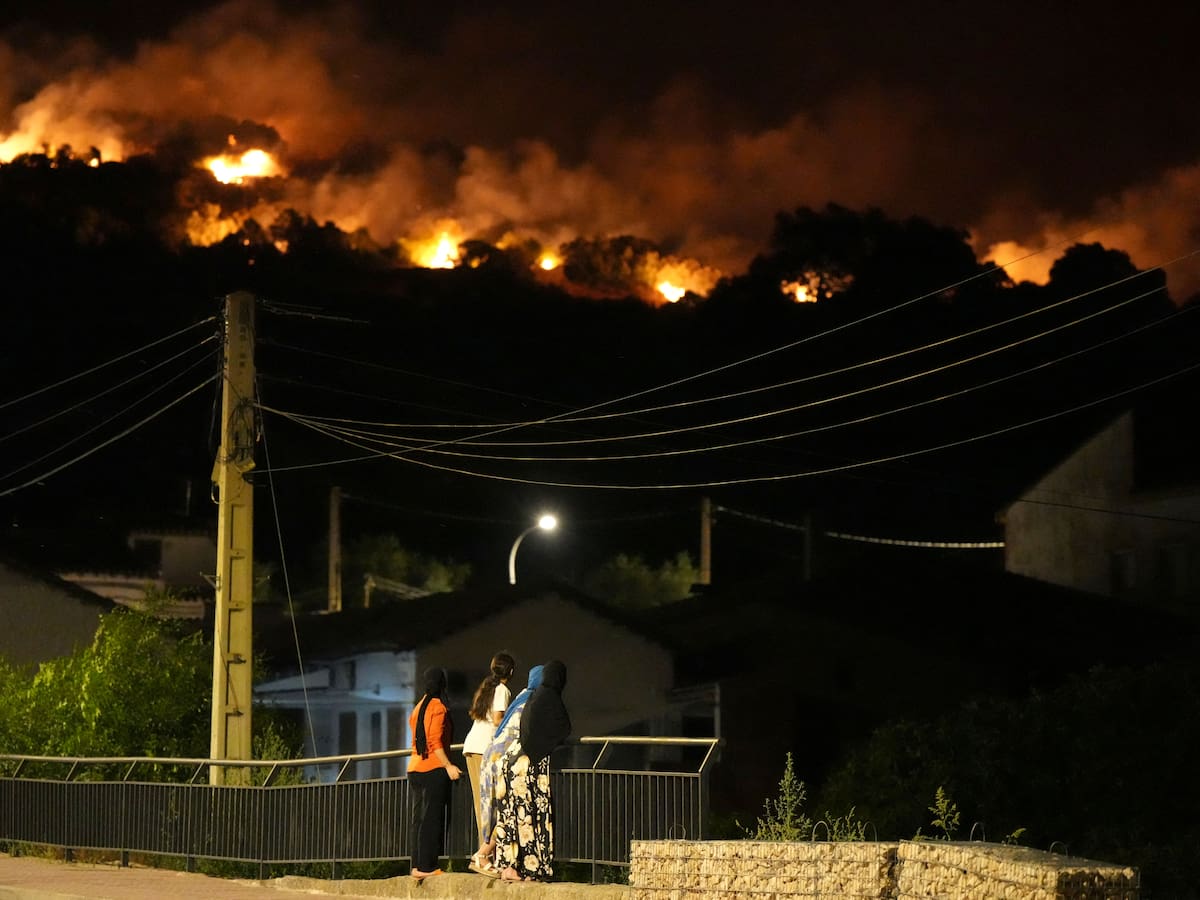 Casi 270.000 personas son evacuadas por los incendios que arrasan España y Francia