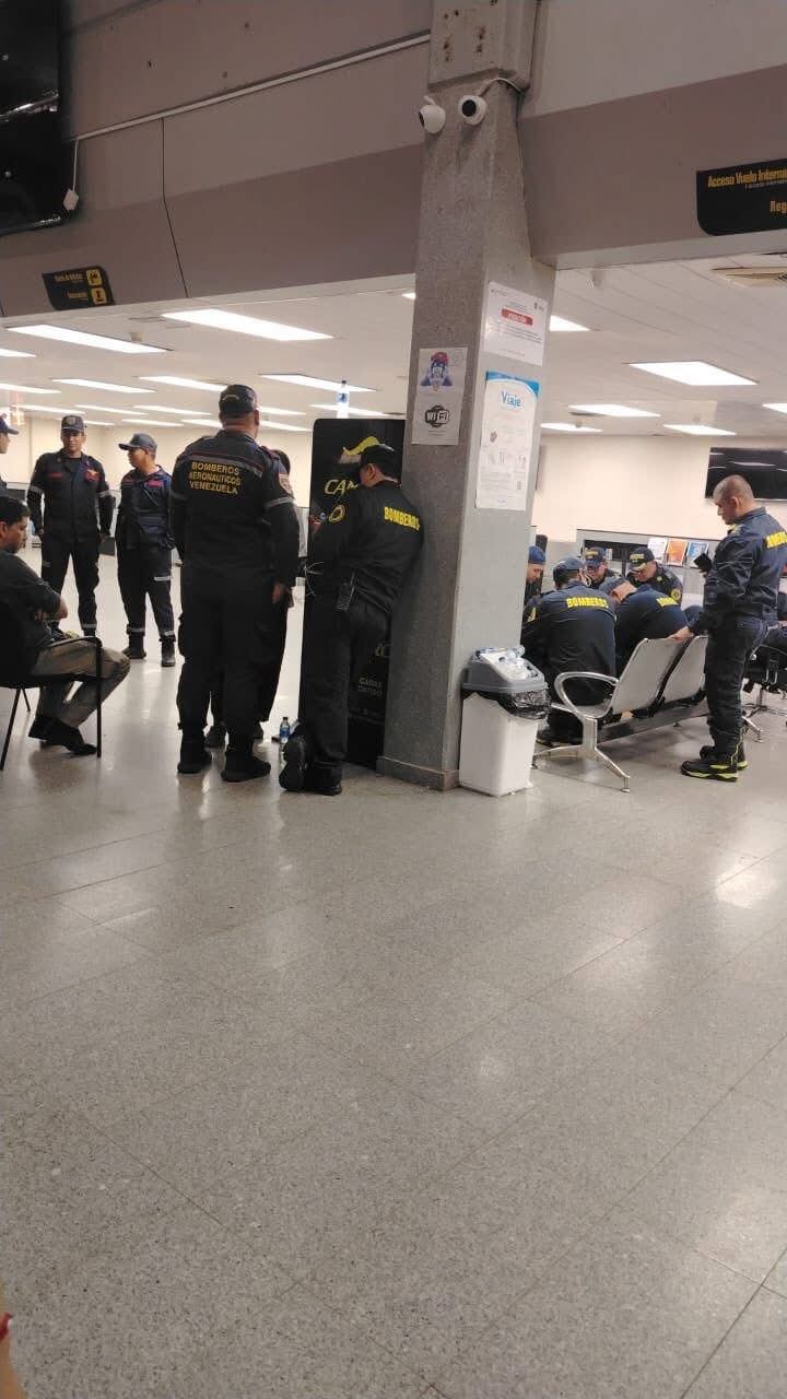 Misión de Bomberos Medellín, esperando ingreso a Venezuela. Foto: Cortesía, Federico Gutiérrez