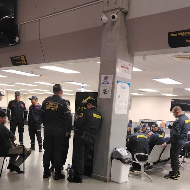 Misión de Bomberos Medellín, esperando ingreso a Venezuela. Foto: Cortesía, Federico Gutiérrez