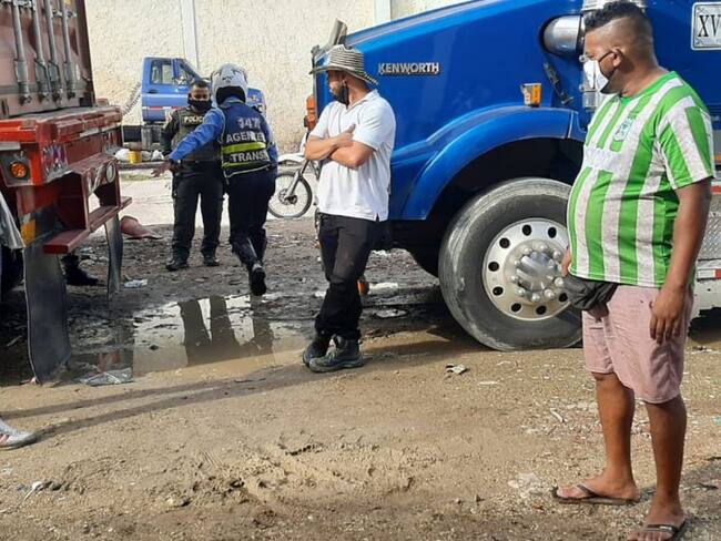 Muere hombre en Cartagena tras quedar aprisionado entre dos tractomulas