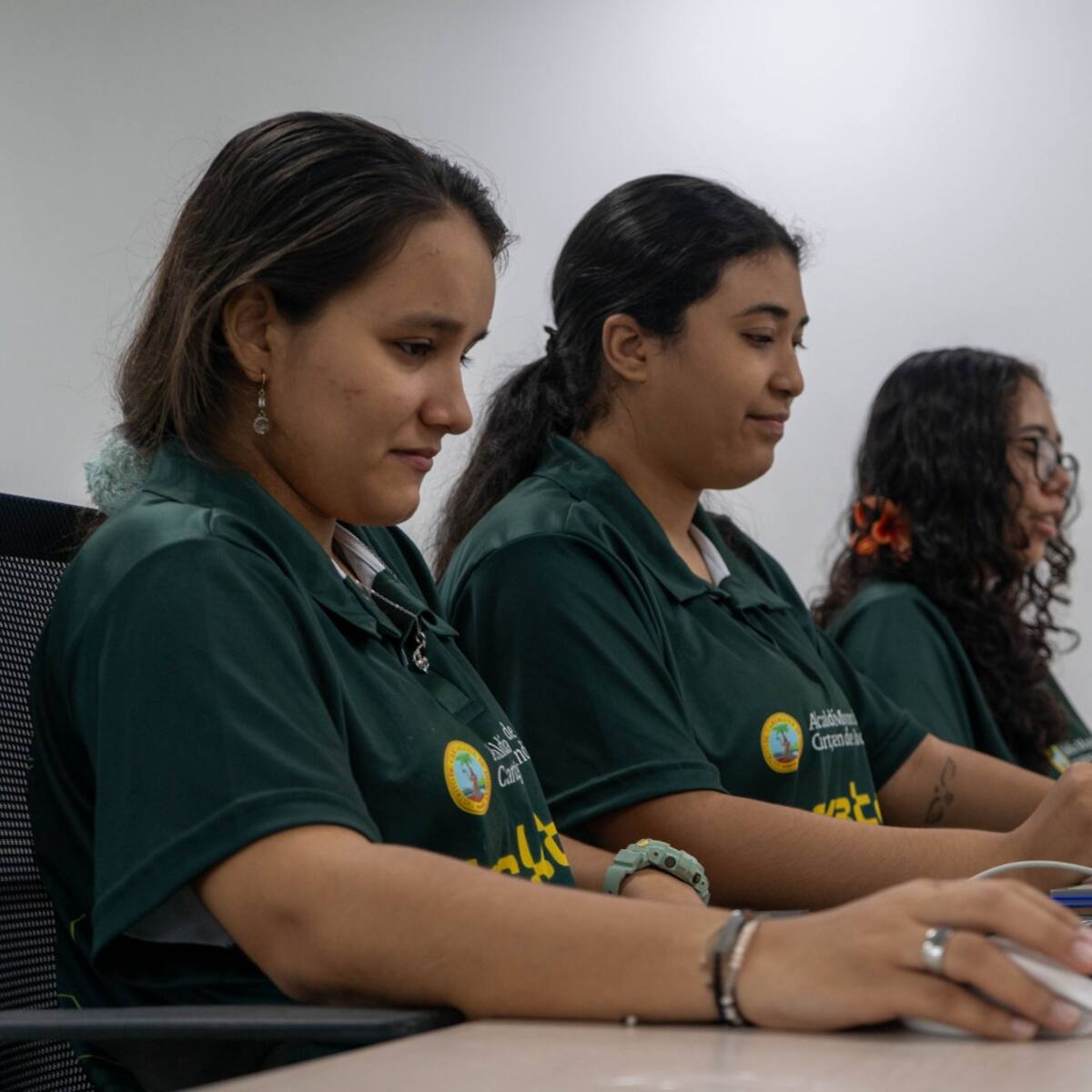 Estudiantes universitarios presentan soluciones innovadoras en la Hackatón de Movilidad 2025