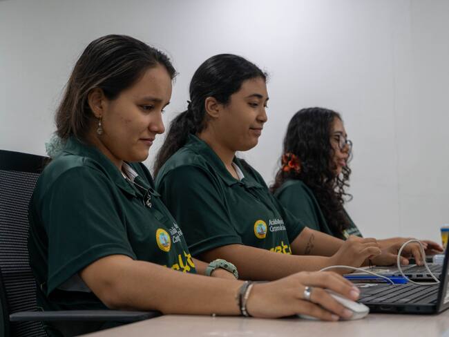 Estudiantes universitarios presentan soluciones innovadoras en la Hackatón de Movilidad 2025