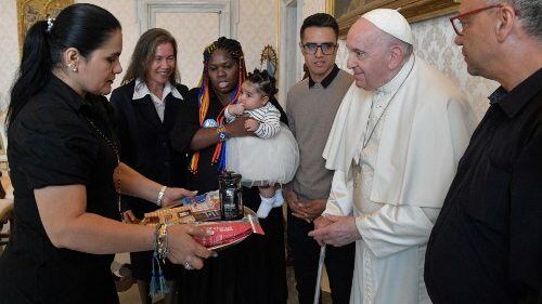 Audiencia privada del papa Francisco con miembros de la Mesa Nacional de participación efectiva de las víctimas de Colombia.    (Cortesía)
