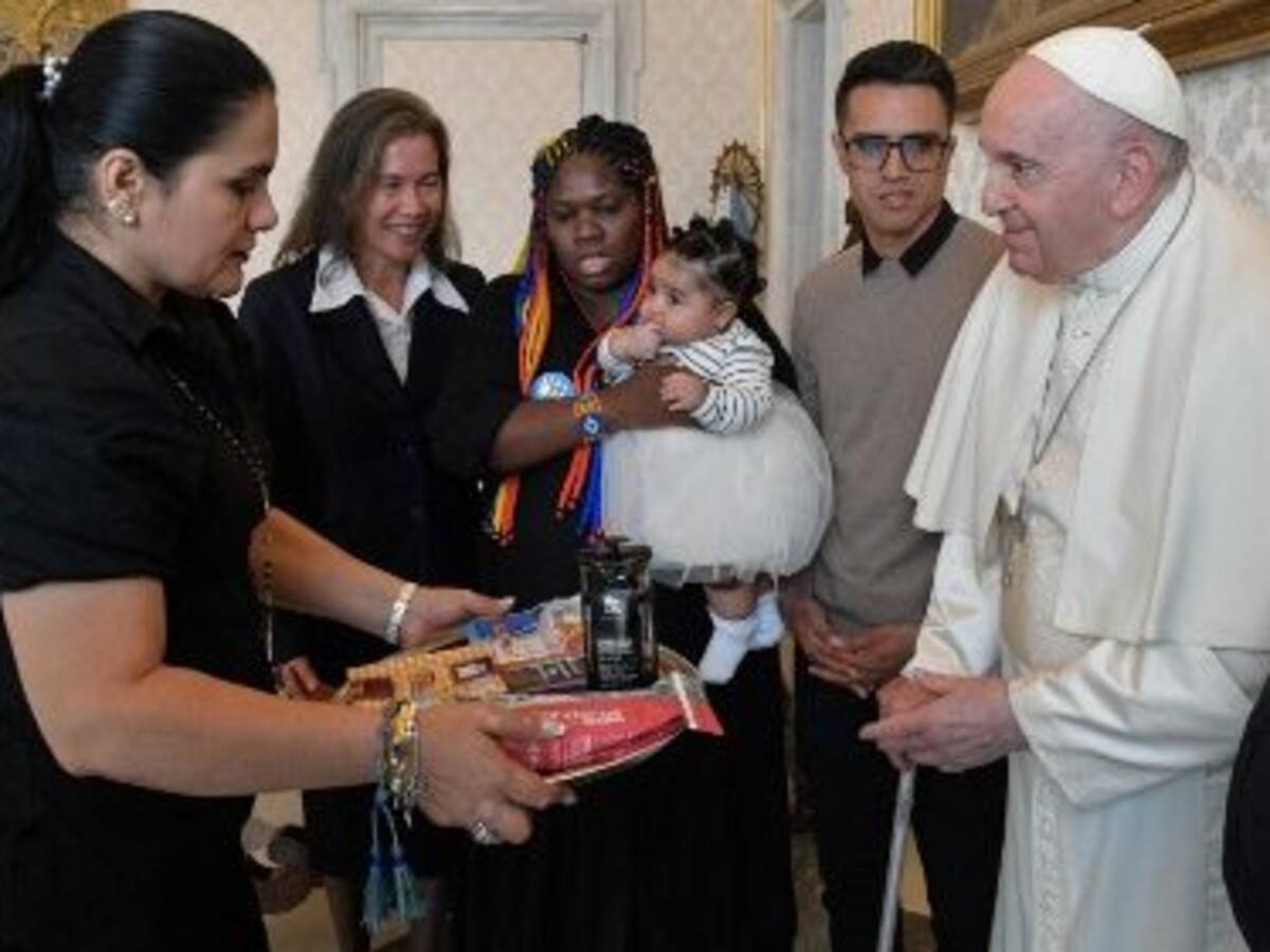 El papa Francisco habló de paz con víctimas de violencia de Colombia