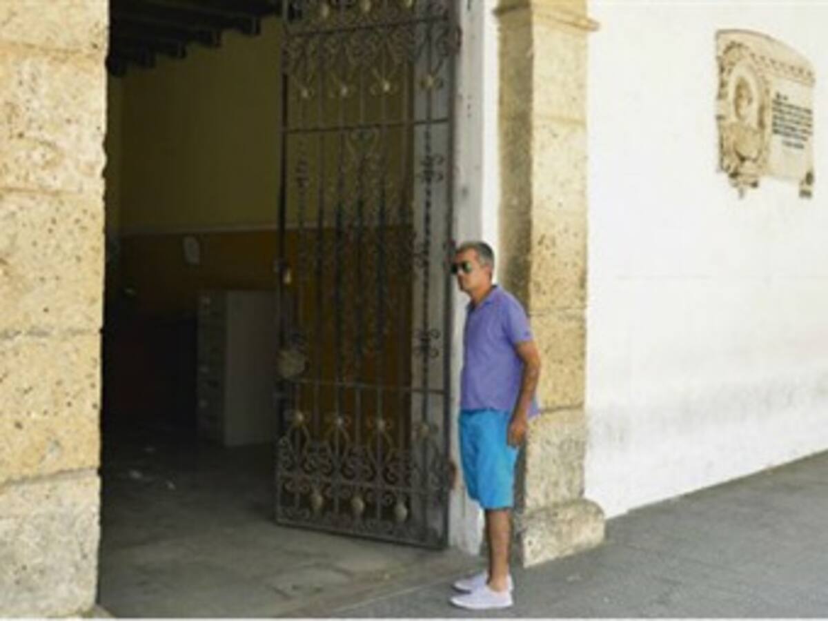 Abogado gana tutela para entrar en bermudas a despachos públicos