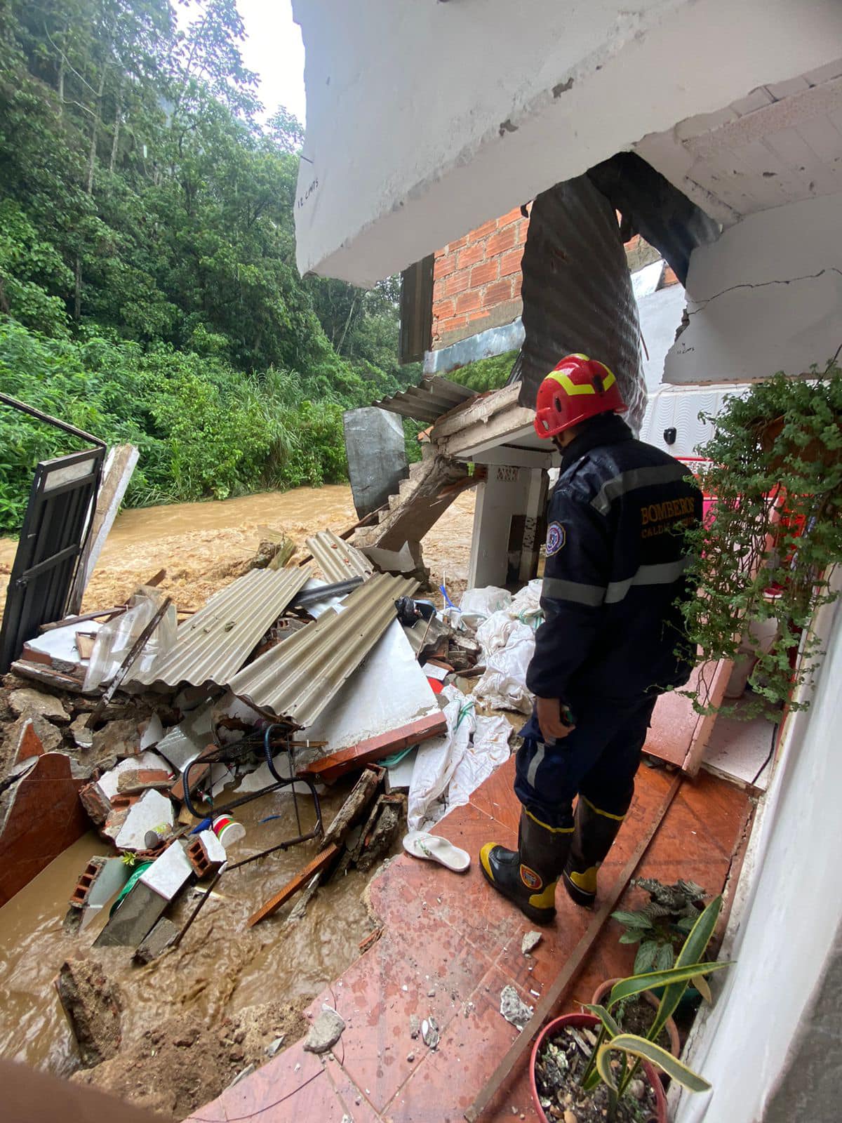 Emergencia en Caldas- foto bomberos