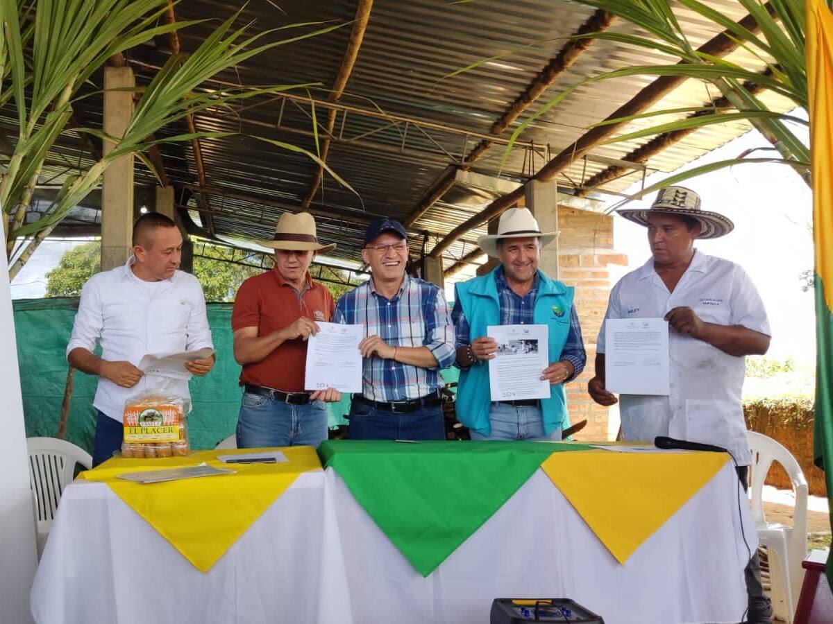 Gobernación de Antioquia entrega plantas de pulverización de panela en 7 municipios