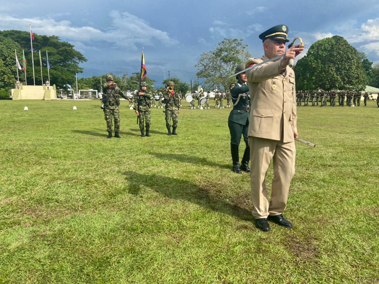 Con todos los protocolos militares el coronel Sergio Armando Guzmán Jaimes entregó el mando de la unidad militar al señor coronel Víctor Lersundix Portilla Martínez.
