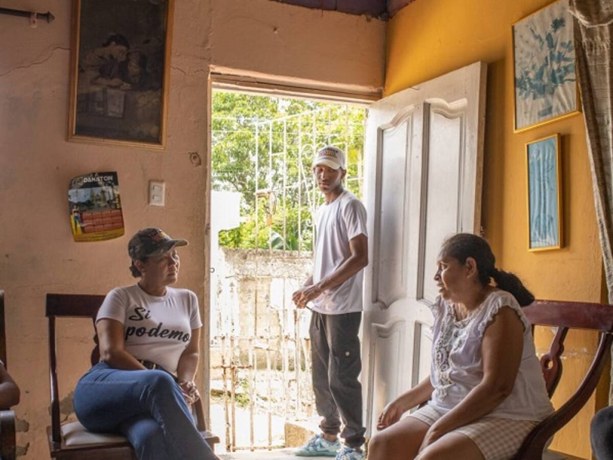 Yolanda Wong ofreció su gestión para tener servicios públicos permanentes en Bolívar