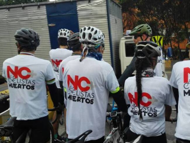 [Fotos] Ciclistas bloquean la vía La Calera