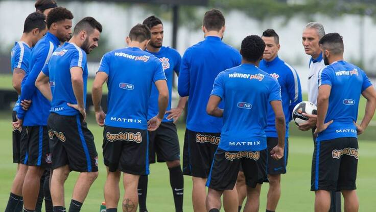 Conrinthians llegó e Bogotá con 22 jugadores