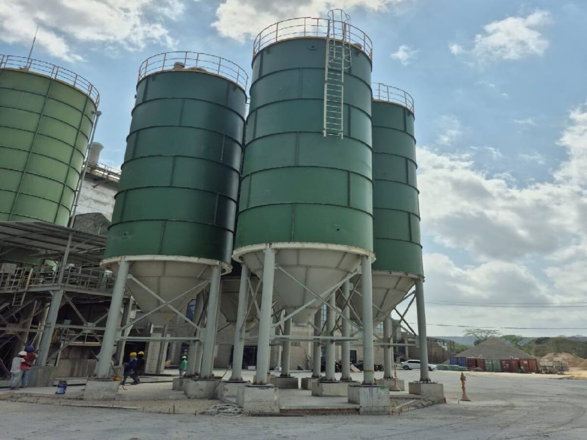 Cemento País mejora disponibilidad de productos con ampliación de sistema de bodegaje y silos