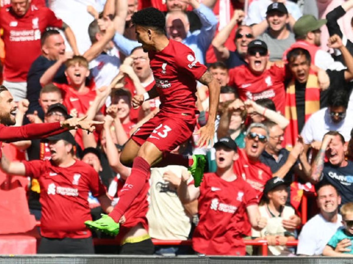 De cabeza no perdona: doblete de golazos de Luis Díaz