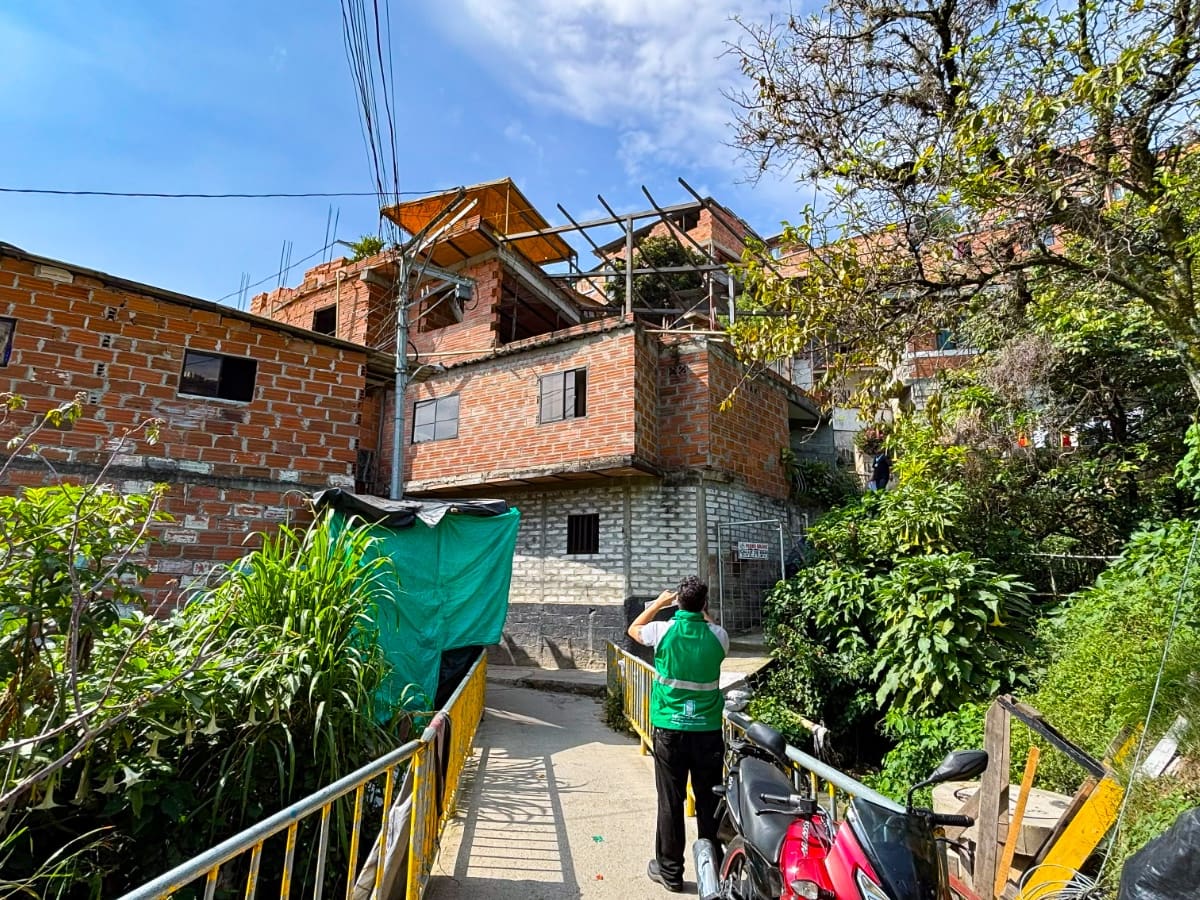 Tres obras fueron suspendidas en la comuna 13, por no contar con licencia de construcción