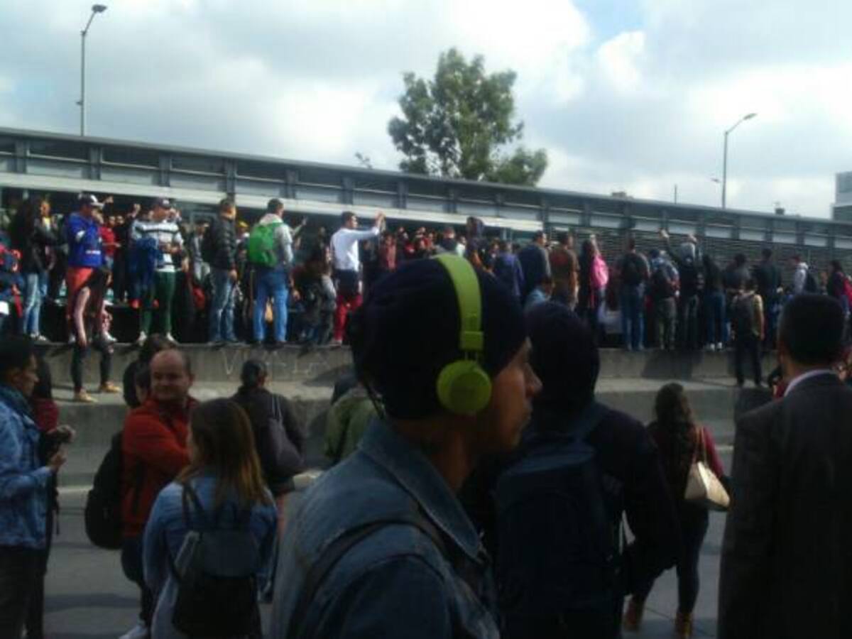 Caos por bloqueos en Transmilenio en la Autopista Sur