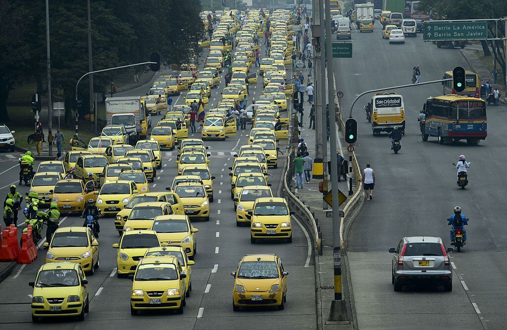 Manifestación de taxistas en Bogotá. (Photo credit should read GUILLERMO LEGARIA/AFP via Getty Images)
