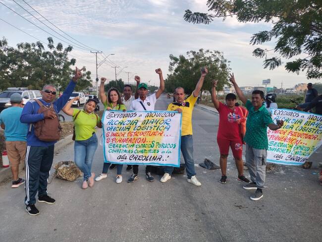 Vecinos de La Carolina realizaron bloqueo para pedir arreglo de vía principal