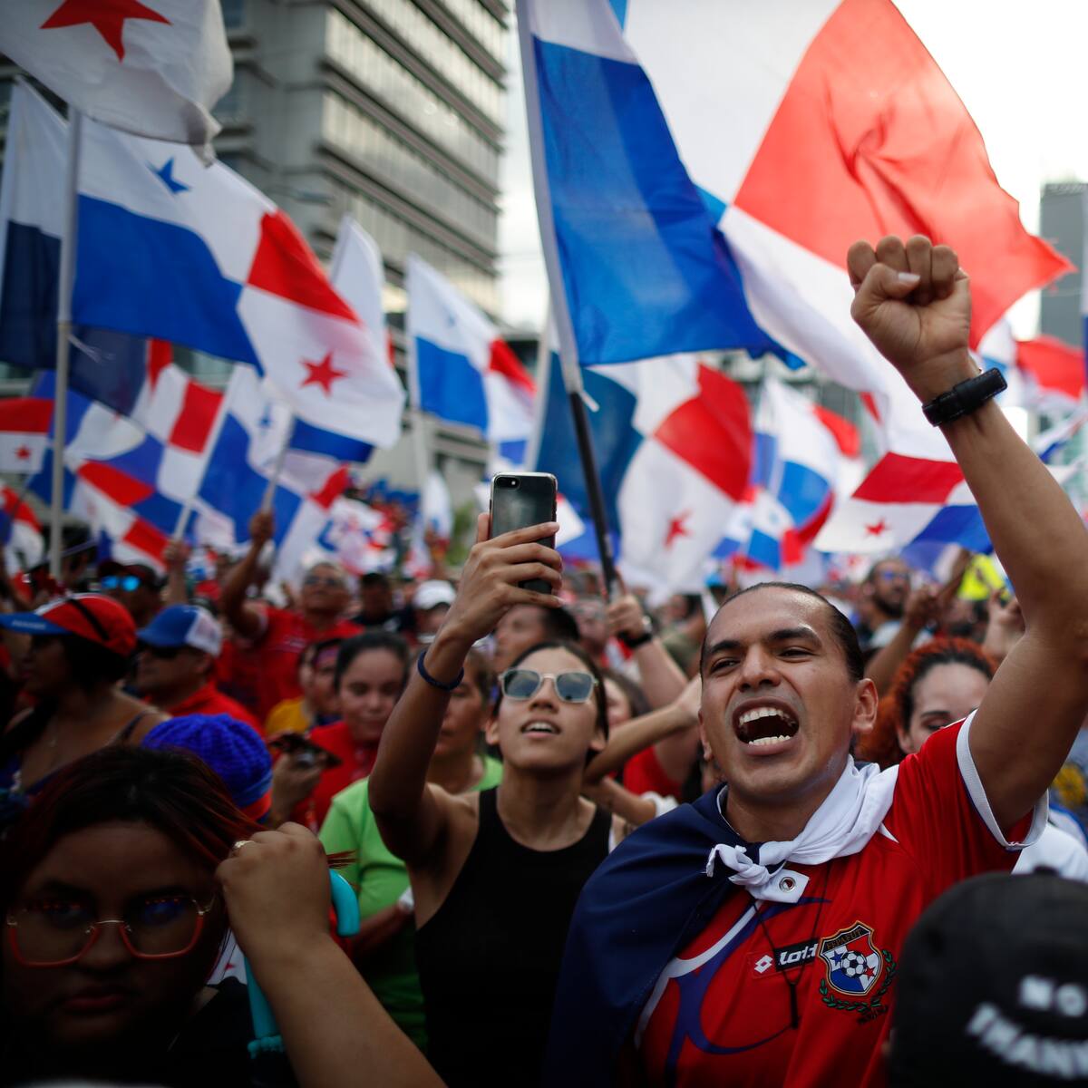 Minera canadiense pide suspender contratos a 7.000 empleados en Panamá tras fallo judicial