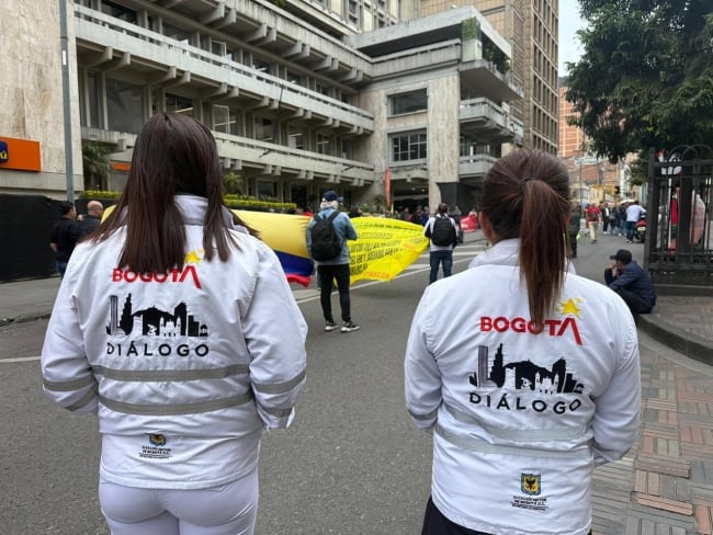 Equipos de gestoras y gestores de Diálogo Social y Derechos Humanos, durante movilizaciones en Bogotá / Foto: Secretaría Distrital de Gobierno