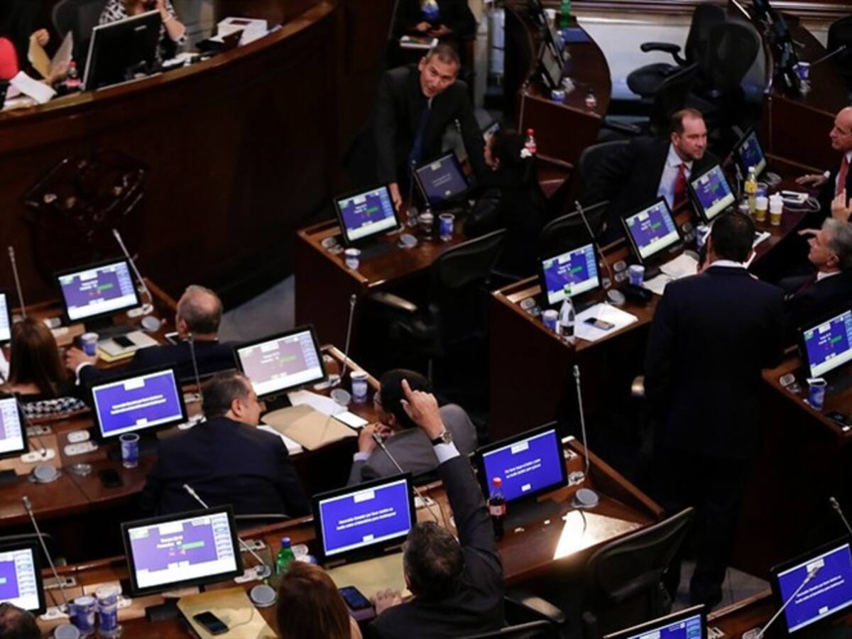 Funcionaria del Senado es apartada de su cargo tras denuncia de coimas
