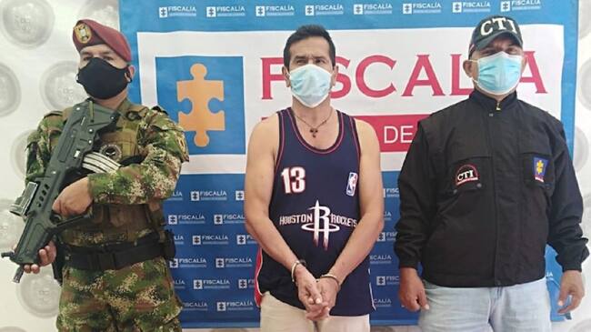 Al parecer le pagaba a un menor por tener relaciones sexuales.